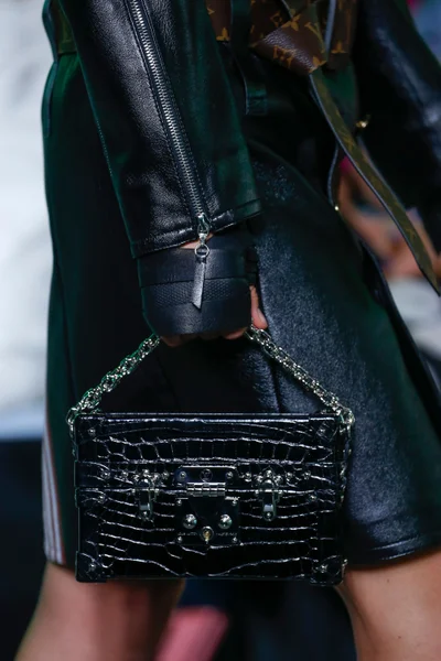 Look 90